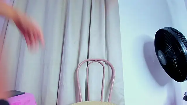 Snapshot of debbie_hans chatting on 27, 10, 2025 debbie hans online show from 27, 10, 2025