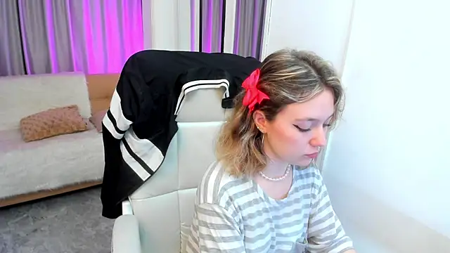 Lucia Copper online show from 27, 10, 2025