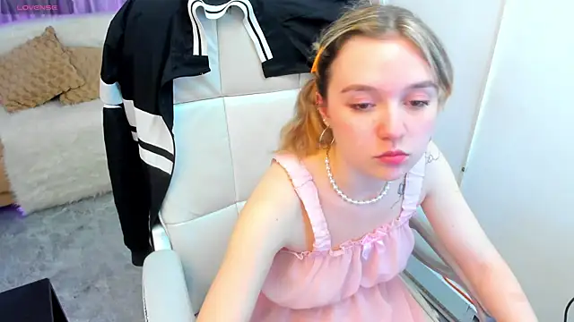 Lucia Copper online show from 1, 11, 2025