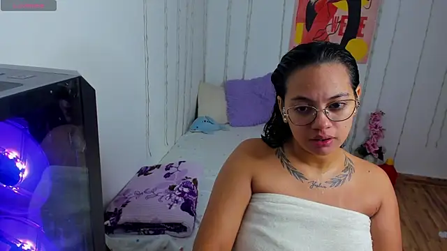 Snapshot of paris_blue chatting on 22, 10, 2025 paris blue online show from 22, 10, 2025