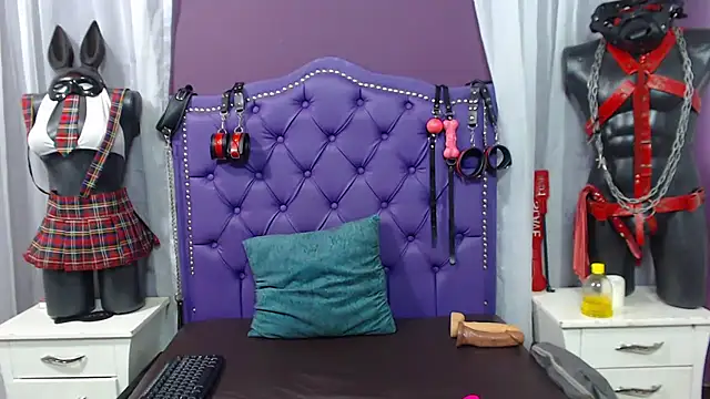 Snapshot of Sophie-dbs chatting on 16, 11, 2025 Sophie-dbs online show from 16, 11, 2025