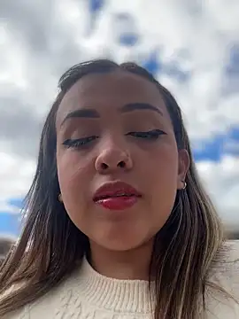 Aura Kaiser online show from 1, 11, 2025