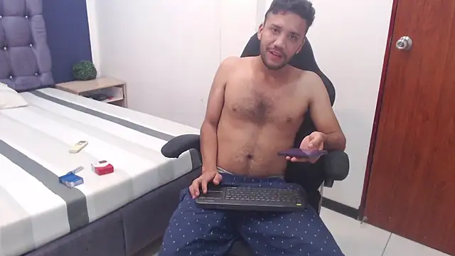 Juan FelipeX01 online show from 25, 11, 2025