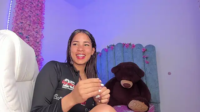 Snapshot of Camila_Smith_23 chatting on 24, 10, 2025 Camila Smith 23 online show from 24, 10, 2025