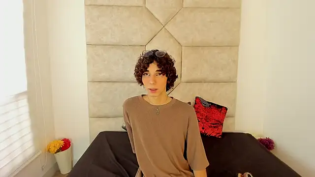 Scaarlett 22  online show from 1, 10, 2025