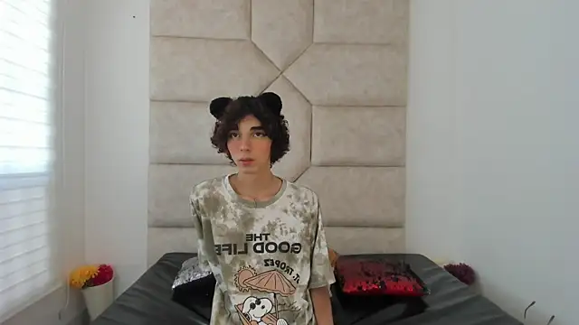 Scaarlett 22  online show from 2, 10, 2025