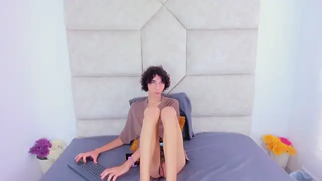 Scaarlett 22  online show from 15, 11, 2025