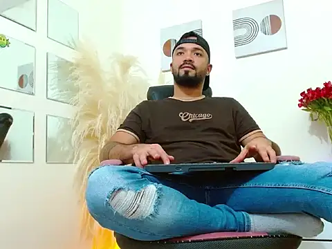 Snapshot of mathewv_ chatting on 11, 10, 2025 mathewv online show from 11, 10, 2025