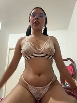 Snapshot of Brianna_bunny05 chatting on 2, 11, 2025 Brianna bunny05 online show from 2, 11, 2025