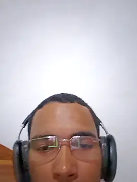 Snapshot of Mikael_1357 chatting on 9, 11, 2025 Mikael 1357 online show from 9, 11, 2025