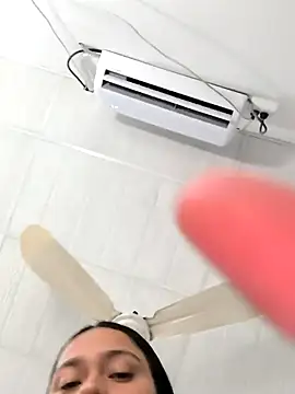 Snapshot of Nadia_hasbun chatting on 24, 10, 2025 Nadia hasbun online show from 24, 10, 2025