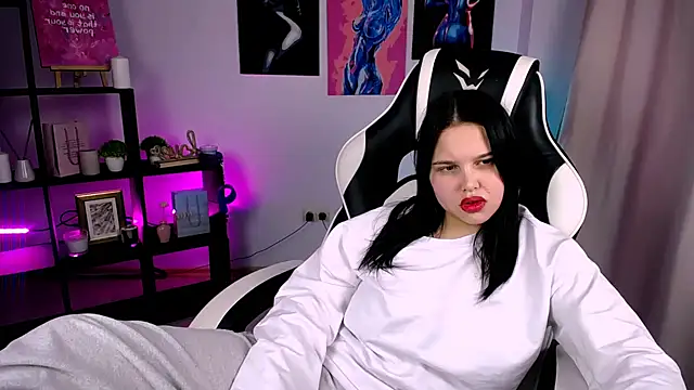 Snapshot of KittyKrissy_ chatting on 13, 10, 2025 KittyKrissy online show from 13, 10, 2025