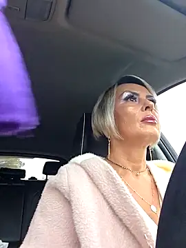 KirraWhite online show from 15, 11, 2025