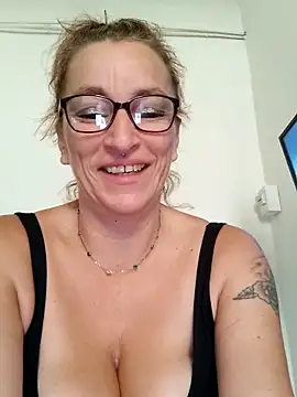 Fifi83Bell online show from 10, 10, 2025