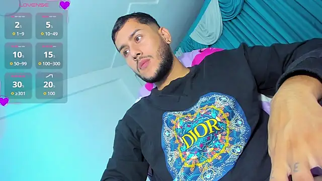 Hot Latino boy  online show from 17, 10, 2025