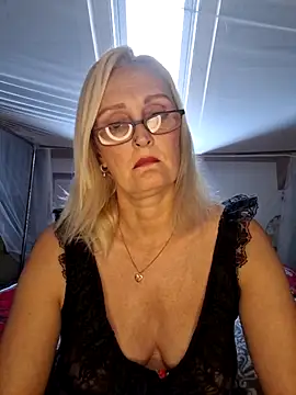 Snapshot of Jenny_Blum chatting on 10, 10, 2025 Jenny Blum online show from 10, 10, 2025