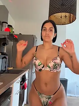 LaPetiteKim online show from 16, 10, 2025