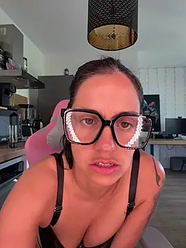 Snapshot of LaPetiteKim chatting on 25, 4, 2026 LaPetiteKim online show from 25, 4, 2026