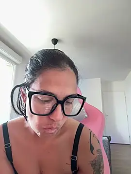 Snapshot of LaPetiteKim chatting on 27, 4, 2026 LaPetiteKim online show from 27, 4, 2026