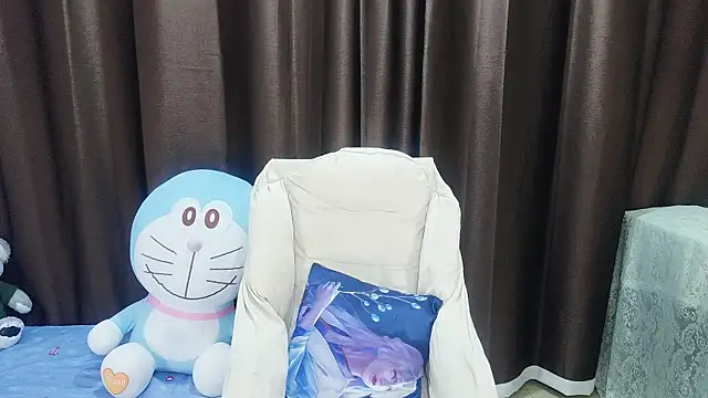 Snapshot of kindbee chatting on 2, 12, 2025 kindbee online show from 2, 12, 2025