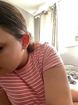 Snapshot of MadelineLeah chatting on 8, 7, 2026 MadelineLeah online show from 8, 7, 2026