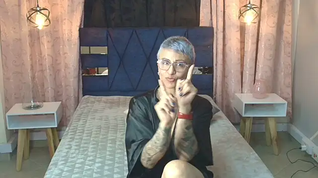 Snapshot of Charlotte__Gray chatting on 5, 12, 2025 Charlotte Gray online show from 5, 12, 2025