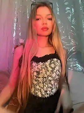  Siennaaa  online show from 8, 3, 2026