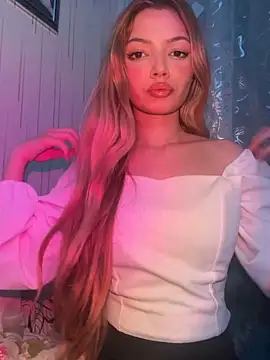  Siennaaa  online show from 15, 3, 2026