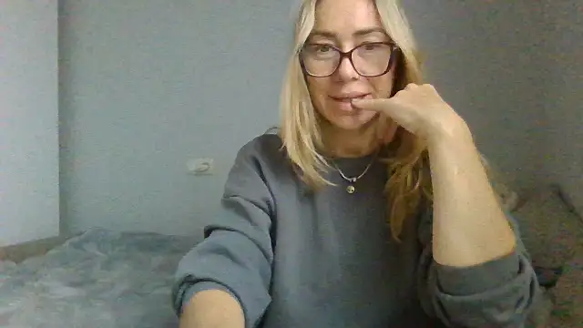 Snapshot of Kinky21 chatting on 10, 10, 2025 Kinky21 online show from 10, 10, 2025