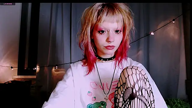 Snapshot of Pink_K1tty chatting on 15, 10, 2025 Pink K1tty online show from 15, 10, 2025