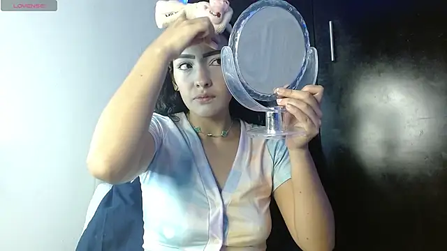 Snapshot of JuliethaFox chatting on 7, 10, 2025 JuliethaFox online show from 7, 10, 2025