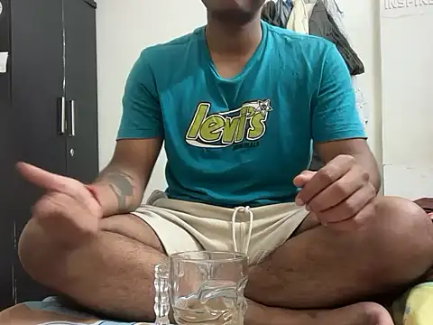 Snapshot of YourBlackBull chatting on 24, 11, 2025 YourBlackBull online show from 24, 11, 2025