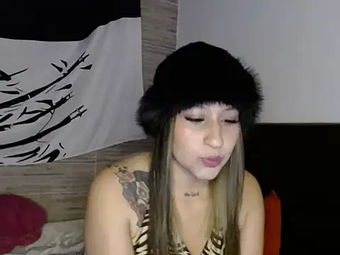 Snapshot of LV_MOONWOMAN chatting on 9, 10, 2025 LV MOONWOMAN online show from 9, 10, 2025