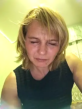 Snapshot of Masha412111 chatting on 5, 10, 2025 Masha412111 online show from 5, 10, 2025