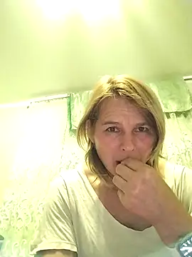 Snapshot of Masha412111 chatting on 14, 11, 2025 Masha412111 online show from 14, 11, 2025