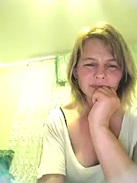 Snapshot of Masha412111 chatting on 16, 11, 2025 Masha412111 online show from 16, 11, 2025