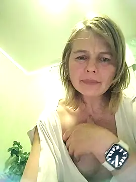 Snapshot of Masha412111 chatting on 2, 12, 2025 Masha412111 online show from 2, 12, 2025