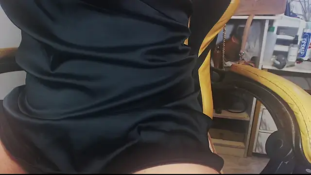 Snapshot of hugecockyurikaa chatting on 22, 12, 2025 hugecockyurikaa online show from 22, 12, 2025