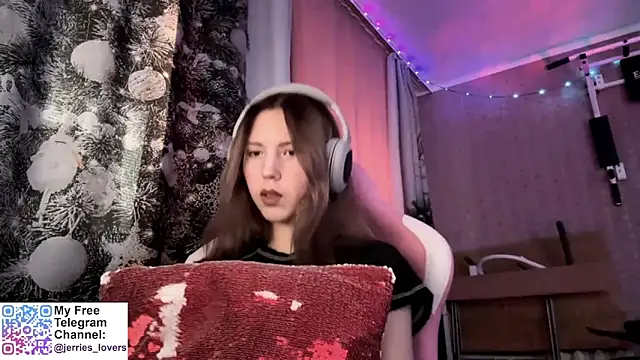 Snapshot of Jerrieberry chatting on 4, 10, 2025 Jerrieberry online show from 4, 10, 2025