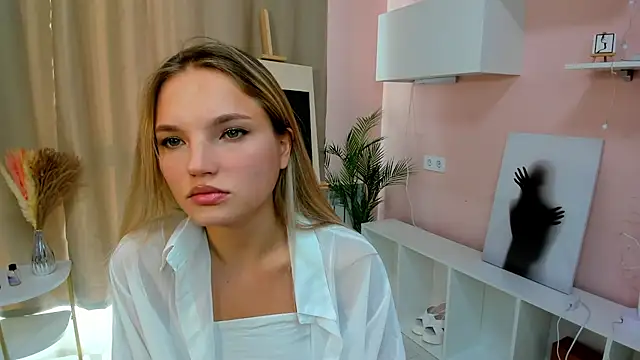 JulieLupo online show from 8, 10, 2025