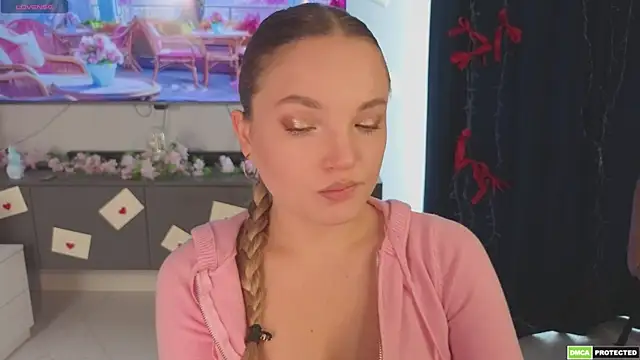 JulieLupo online show from 10, 4, 2026