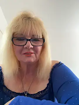 Snapshot of BoloshkaBlonda chatting on 7, 10, 2025 BoloshkaBlonda online show from 7, 10, 2025