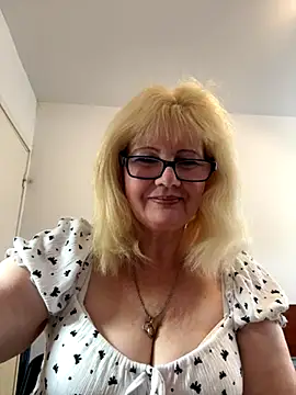 Snapshot of BoloshkaBlonda chatting on 29, 10, 2025 BoloshkaBlonda online show from 29, 10, 2025