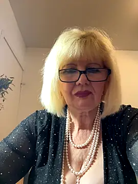 Snapshot of BoloshkaBlonda chatting on 7, 11, 2025 BoloshkaBlonda online show from 7, 11, 2025