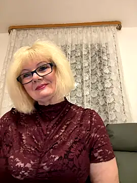 Snapshot of BoloshkaBlonda chatting on 15, 11, 2025 BoloshkaBlonda online show from 15, 11, 2025