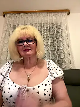 Snapshot of BoloshkaBlonda chatting on 16, 11, 2025 BoloshkaBlonda online show from 16, 11, 2025