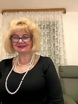 Snapshot of BoloshkaBlonda chatting on 24, 11, 2025 BoloshkaBlonda online show from 24, 11, 2025