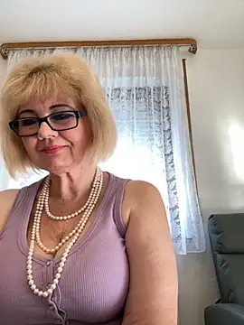 Snapshot of BoloshkaBlonda chatting on 27, 11, 2025 BoloshkaBlonda online show from 27, 11, 2025