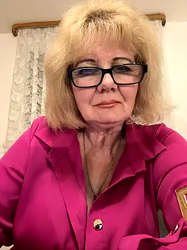 Snapshot of BoloshkaBlonda chatting on 4, 12, 2025 BoloshkaBlonda online show from 4, 12, 2025