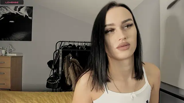 Lisa  Johnson online show from 7, 11, 2025